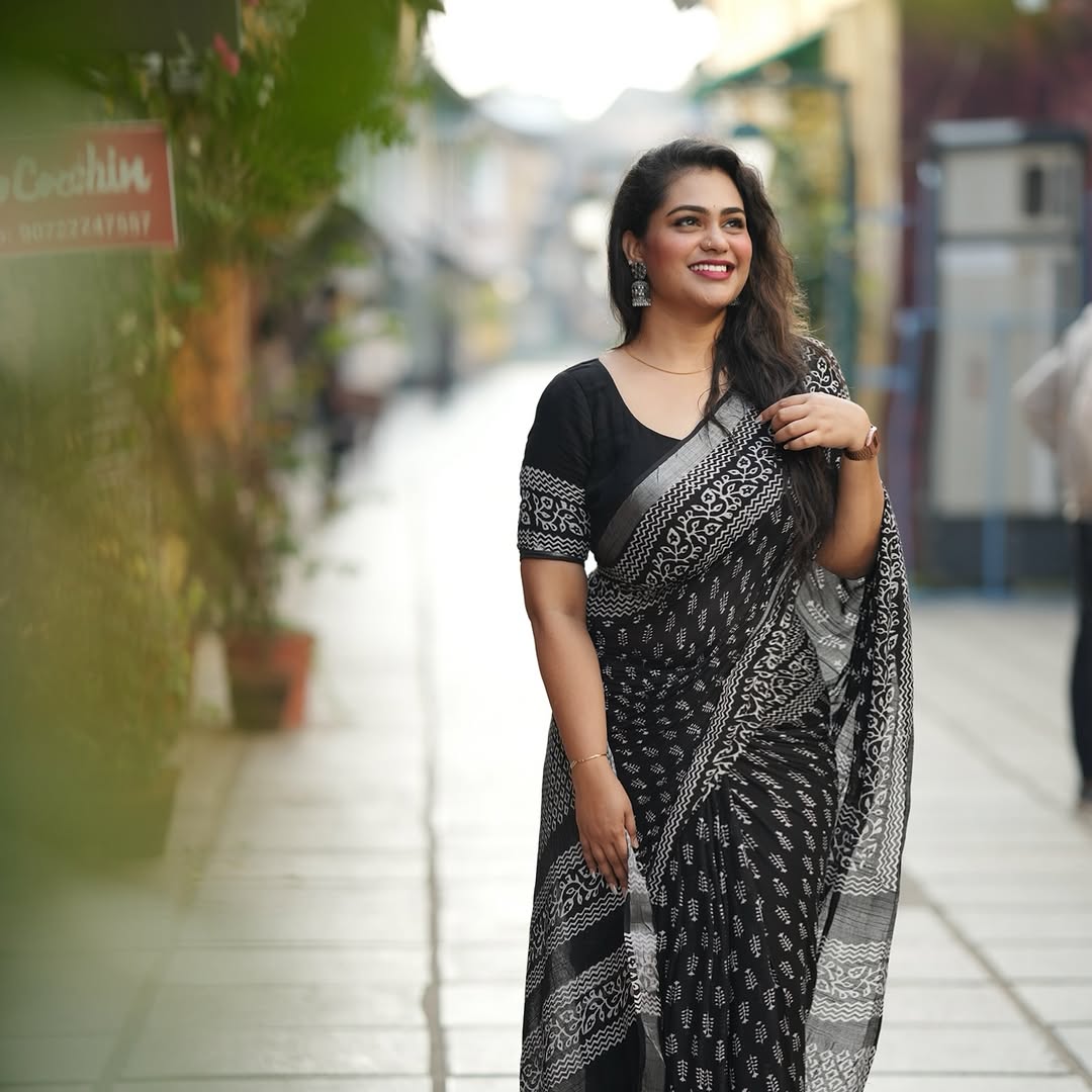 Elegant Black Linen Saree with Blouse – Perfect for Festive & Casual Wear
