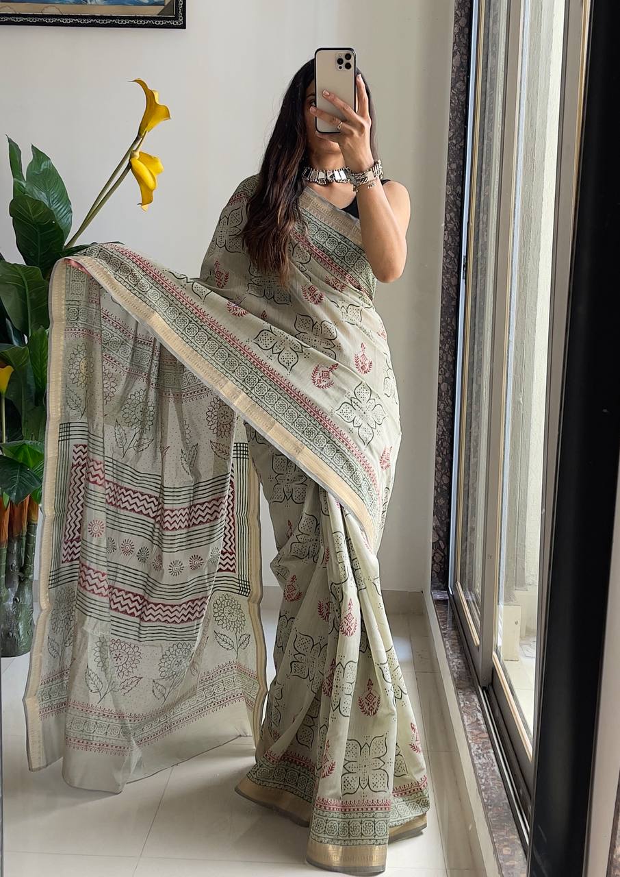 Soft Beige Handloom Cotton Saree With Traditional Floral
